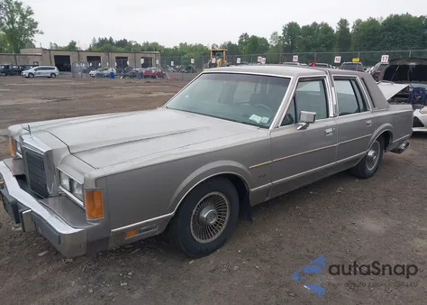 1989 Lincoln Town Car Cartier from USA, damaged, VIN 1LNBM83F7KY767386